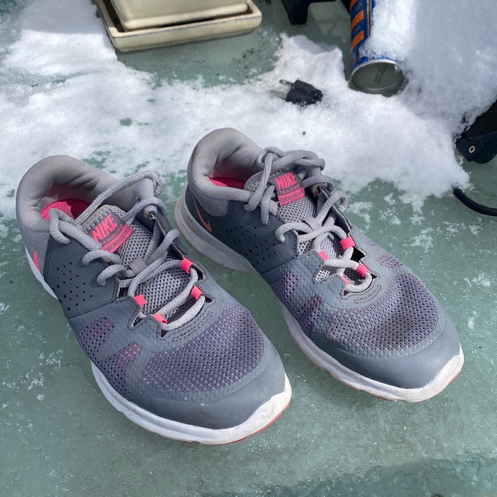 Nike Core Motion TR3 Women US 8 Grey with Pink Logo & Trim White Bottoms Run Fun